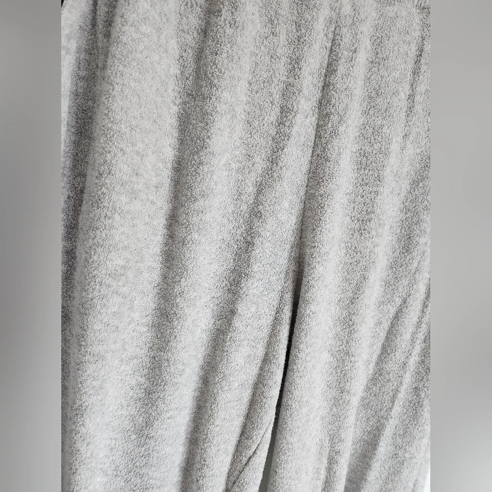 Gilly hicks Terry Cloth jogger with pockets grey medium. - Picture 2 of 7